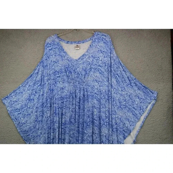 Natori Blue and White Floral Cover-Up-Size Medium-Beachy- Soft-Batwing Sleeves - Picture 2 of 7